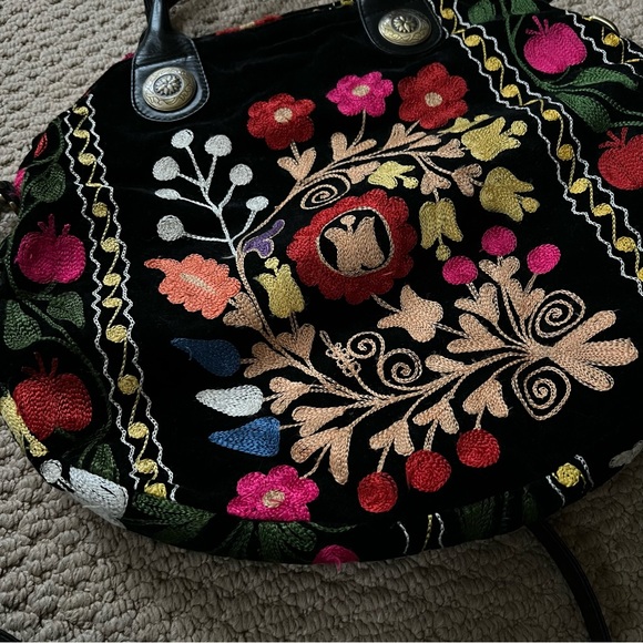 Absolutely GORGEOUS Embroidered Colorful Bag - Picture 3 of 14